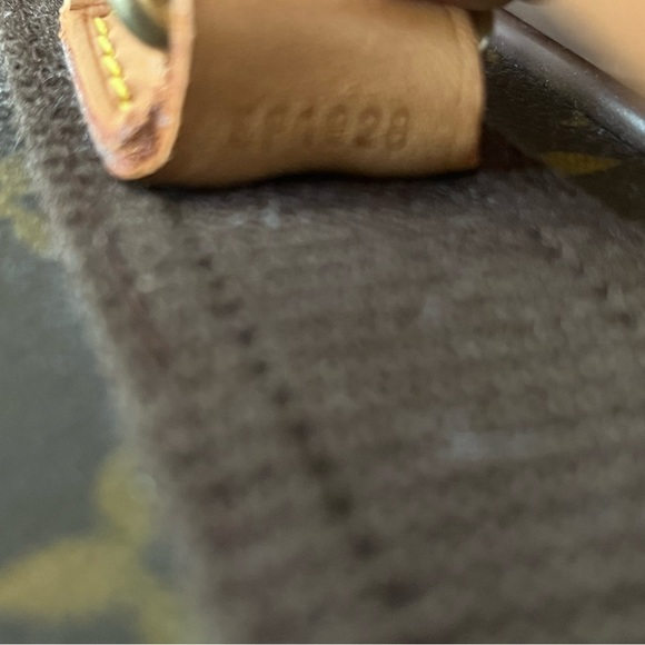 Pre-Loved LV Rolling Luggage - Picture 7 of 8